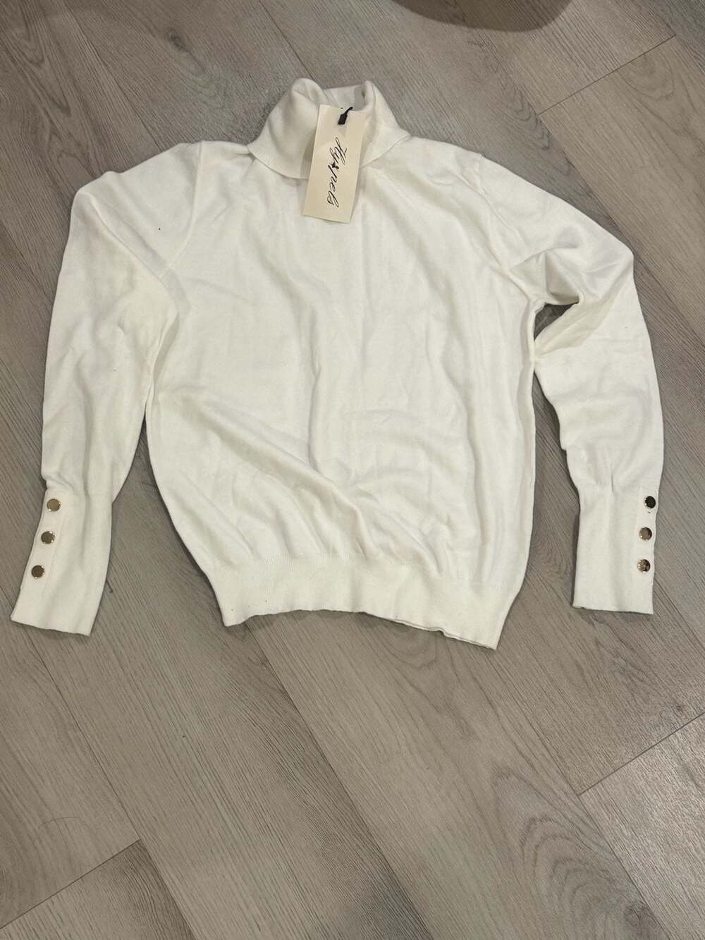 Hyxpels Turtleneck Sweater White Gold Button Cuffs